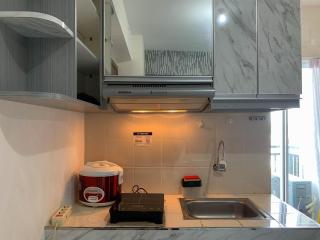 Homey and Comfortable 1BR at Cinere Resort Apartment By Travelio - Depok - 6