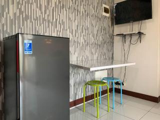 Homey and Comfortable 1BR at Cinere Resort Apartment By Travelio - Depok - 3