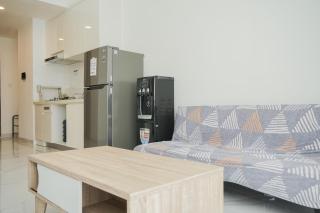 Comfort 2BR at Sky House BSD Apartment By Travelio - Tangerang - 2