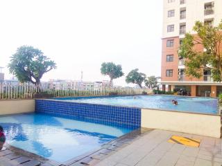 Comfortable and Tidy 2BR Lagoon Bekasi Town Square Apartment By Travelio - Bekasi - 2