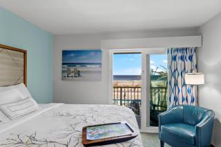 Ocean Sands Beach Boutique Inn-1 Acre Private Beach-St Augustine Historic-2 Miles-Shuttle with Downtown Tour-HEATED Salt Water Pool until 420AM-Popcorn-Cookies-New 4k USD Black Beds- 69 Item Breakfast-Eggs-Bacon-Starbucks- Free Laundry- #904-799-SAND - St. Augustine - 7