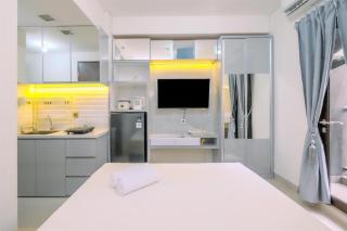Modern Living and Nice Studio at Transpark Cibubur Apartment By Travelio - Depok - 4