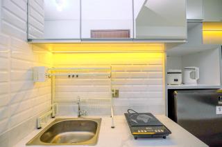 Modern Living and Nice Studio at Transpark Cibubur Apartment By Travelio - Depok - 5