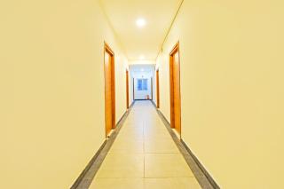 Super Townhouse Kondapur Near Botanical Garden Formerly RRR Inn - Kondapur - 4