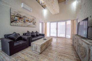 Bamboo Residence, Exclusive Traditional House at Sumba Paradise Beach Resort, 3 Bedroom, 2 Bathroom, Fully Equipped - - 9