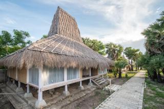Bamboo Residence, Exclusive Traditional House at Sumba Paradise Beach Resort, 3 Bedroom, 2 Bathroom, Fully Equipped - - 1