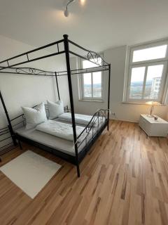 4 Raum Wohnung mit Balkon u Badewanne Phil 3 - 8