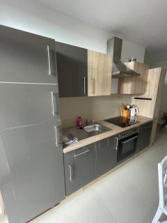 4 Raum Wohnung mit Balkon u Badewanne Phil 3 - 4