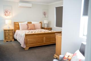 Seaside Haven Rockingham - 9