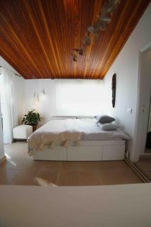 Little Peaceful Retreat - Bright Loft with a View - 1