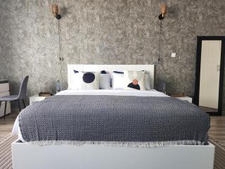 Chateau Chill, High-Rise Dubai Marina Escape - 1