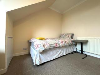 Beach & City Access - 2 Floors, Full Kitchen, Free Parking - 1