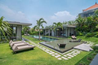Villa Janka - Brand New Luxurious 6BR Villa with A Huge Pool - Munggu - 3