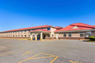 Super 8 by Wyndham Elizabethtown - Elizabethtown - 0