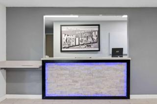 Super 8 by Wyndham Elizabethtown - Elizabethtown - 2