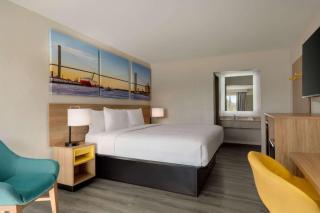 Days Inn by Wyndham Emporia - 1