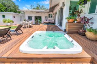Centrally Located Heated pool Lush Tropical Surrounding Oasis Key RESlDENCES - Fort Lauderdale - 7