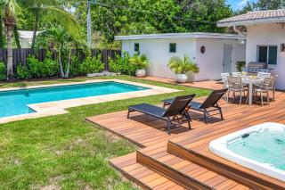 Centrally Located Heated pool Lush Tropical Surrounding Oasis Key RESlDENCES - Fort Lauderdale - 4