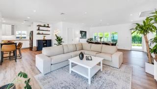 Centrally Located Heated pool Lush Tropical Surrounding Oasis Key RESlDENCES - Fort Lauderdale - 3