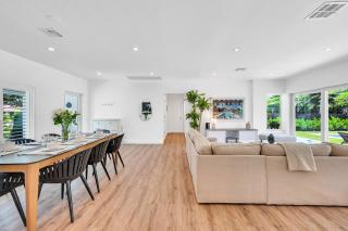 Centrally Located Heated pool Lush Tropical Surrounding Oasis Key RESlDENCES - Fort Lauderdale - 1