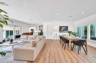 Centrally Located Heated pool Lush Tropical Surrounding Oasis Key RESlDENCES - Fort Lauderdale - 2