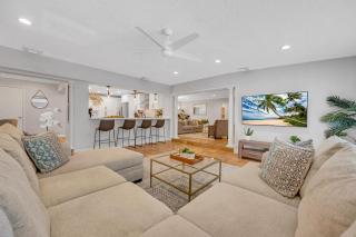 Heated pool Quiet Neighborhood Family Vacation Escape Key - Fort Lauderdale - 9