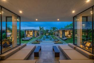 Villa Janka - Brand New Luxurious 6BR Villa with A Huge Pool - Munggu - 7