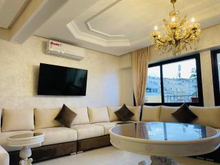 Appartement Charmant au Coeur de Tanger avec Vue sur la Mer, Cosy Balcon, 2 Salles de Bain, WIFI, AC, IPTV - Tangeri - 3