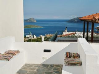 Elysian Sunrise Retreat with pool - Porto Rafti - 0