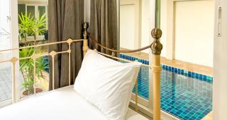 Luxurious Poolside Retreat in Bang Saray - 4