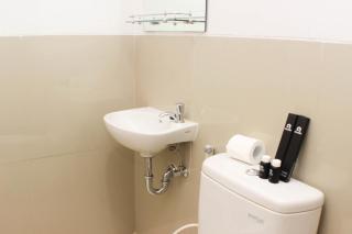 Elegant Studio at Azalea Suites Apartment By Travelio - Bekasi - 7
