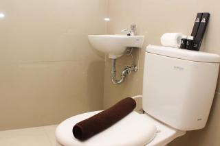 Elegant Studio at Azalea Suites Apartment By Travelio - Bekasi - 2