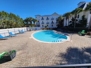 Modern King bed Haven, Free parking, Pool, Balcony - Santa Rosa Beach - 0