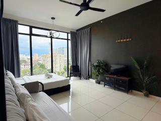 Beacon Executive Suite - City View - By IZ - George Town - 8