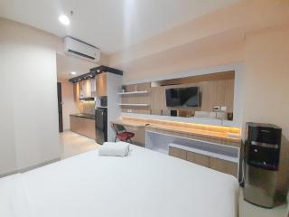 Elegant and Comfortable Studio Patraland Amarta Apartment By Travelio - Beran-kidul - 0