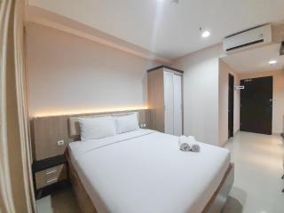 Elegant and Comfortable Studio Patraland Amarta Apartment By Travelio - Beran-kidul - 4