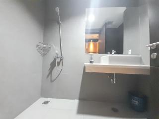 Elegant and Comfortable Studio Patraland Amarta Apartment By Travelio - Beran-kidul - 8