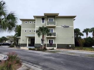 Modern King bed Haven, Free parking, Pool, Balcony - Santa Rosa Beach - 4