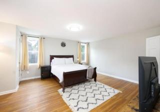 Modern 3BR home next to park, office space, & more - 7