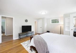 Modern 3BR home next to park, office space, & more - - 4