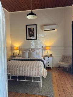 Hargreaves Cottage - close to CBD - 8