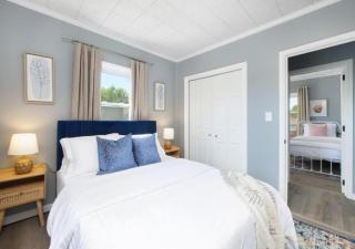 5 Bedroom Home Walking Distance to Beach - 7