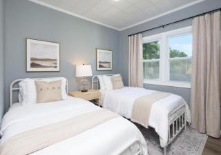 5 Bedroom Home Walking Distance to Beach - Port Clinton - 2