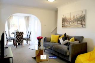 4 BR House With Parking Near City Centre By Trinity Stays Short Lets & Serviced Accommodation Cambridge - Cambridge - 1