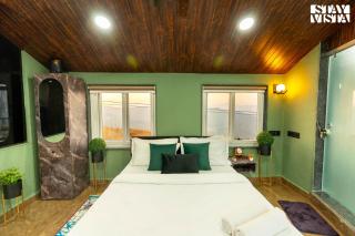 StayVista at The Cloudscape with WiFi, Lawn, AC - Pune - 6