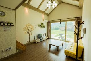 hongceon byeolbicheureuneunmaeul pensyeon - 3