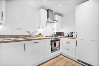 Luxury Central Apartment with Gated Access and Secure Parking 16SL - Birmingham - 8