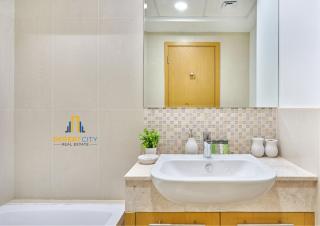 Fully Furnished 1 Bed in Business Bay, Hosted by Desert City Stays - Dubai - 4