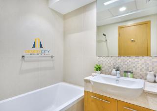 Fully Furnished 1 Bed in Business Bay, Hosted by Desert City Stays - Dubai - 3