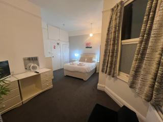 Sunnydene - Large Home - Great Yarmouth - Sleeps 20 - Great Yarmouth - 1